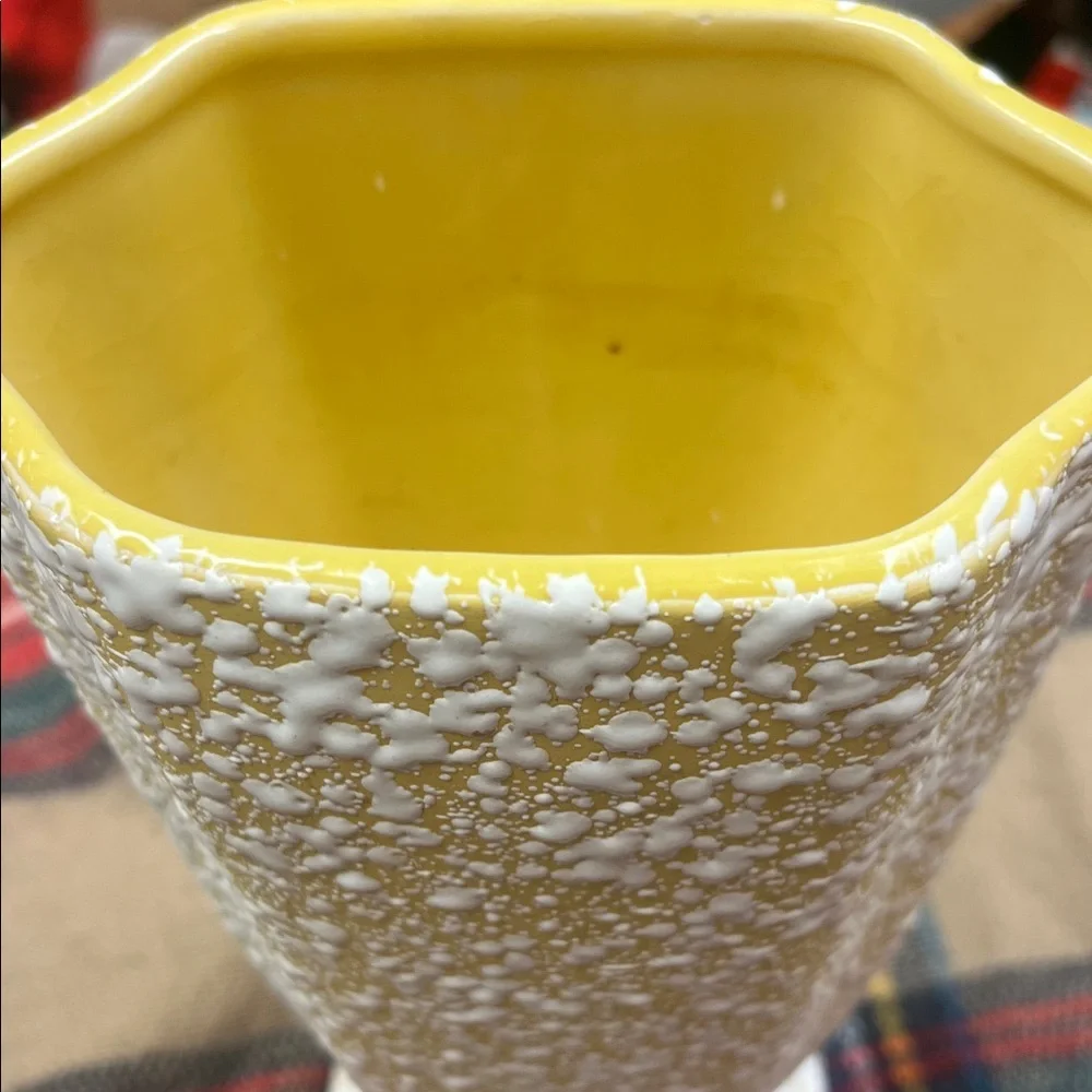 VTG MCM Textured Popcorn/Splatter Vase in White and Yellow - Picture 2 of 8